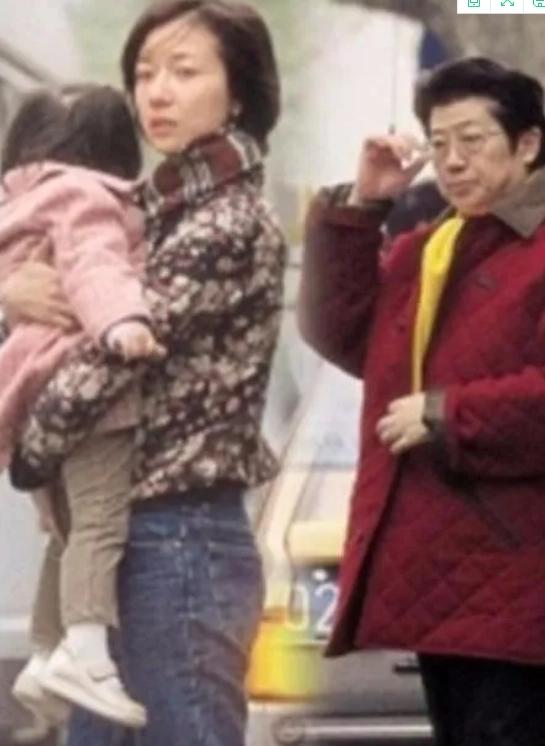 成龙对小龙女事件有回应吗 (小龙女事件对成龙的影响)