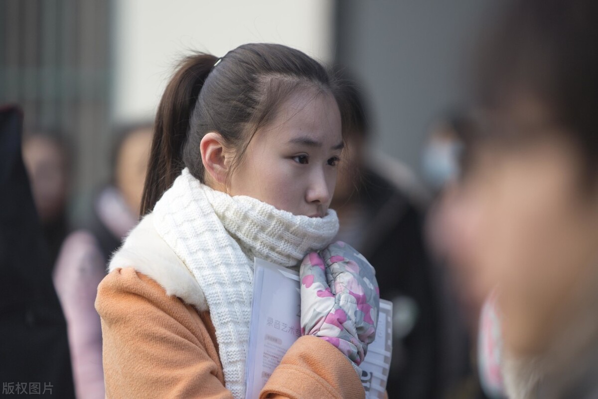 初中成绩差能学电子应用技术吗,初中学历女孩子学什么技术好