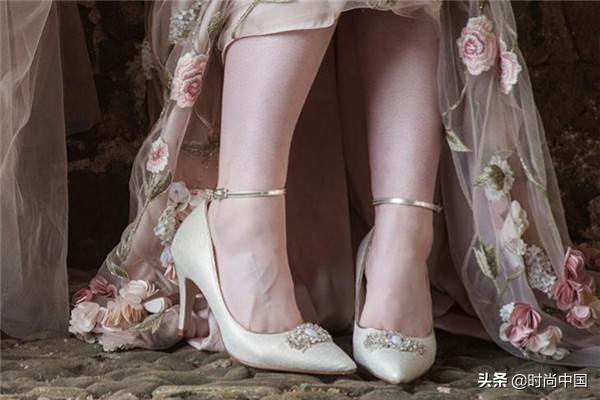 太好看了吧！！！小编精选5款天仙婚鞋，Angelababy、刘诗诗都爱它！