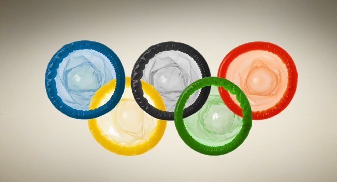 奥运会发安全套引热议,既然运动员赛前“禁啪”为什么还要发?