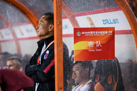 足坛“老好人”带中超队惨遭垫底，这回关系再硬也要下课走人了？