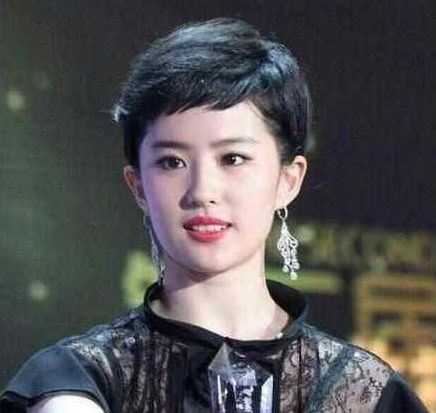 剪短发丑了,一剪短发就毁容