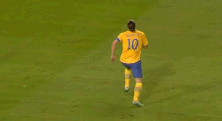 哥劝你踢球要潇洒!21世纪足坛三大潇洒哥