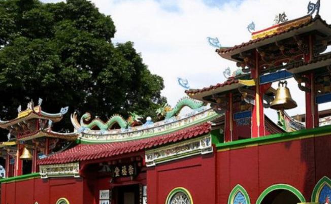 菲律宾公墓贫民窟纪实片,菲律宾马尼拉北面公墓