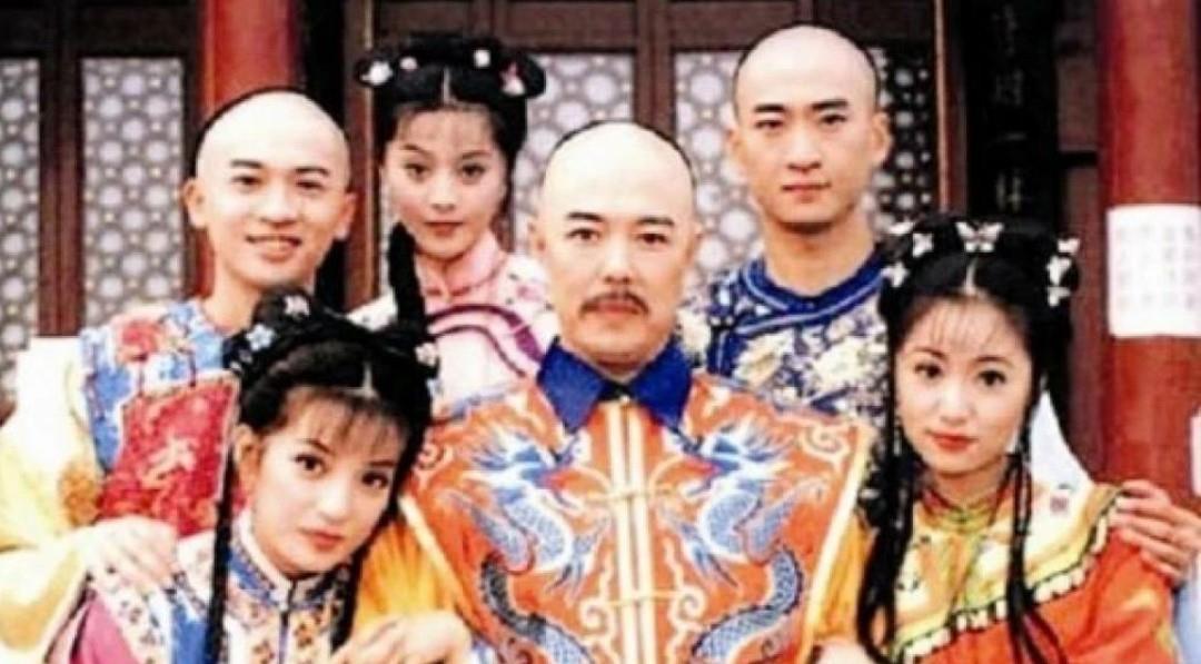 当年演小燕子的赵薇近况如何,她是赵薇