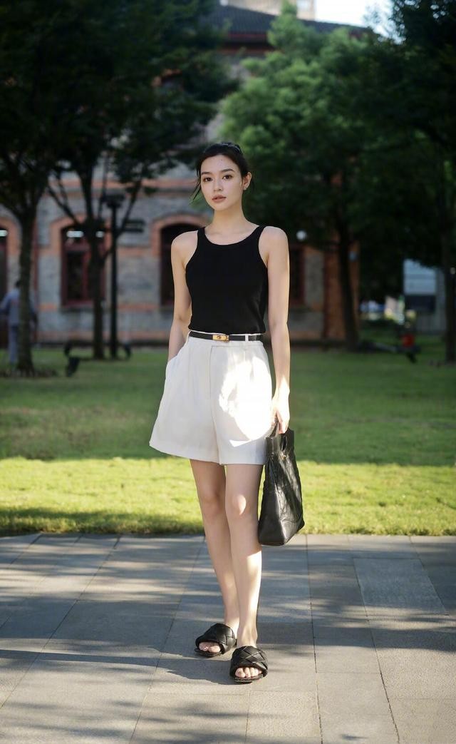 显瘦显高的平底鞋,这才是时髦精的穿搭示范