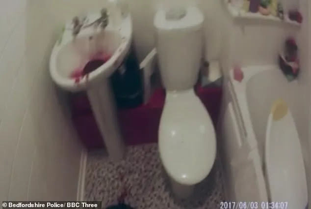 22岁女孩遭教练虐待,足球教练虐待儿童