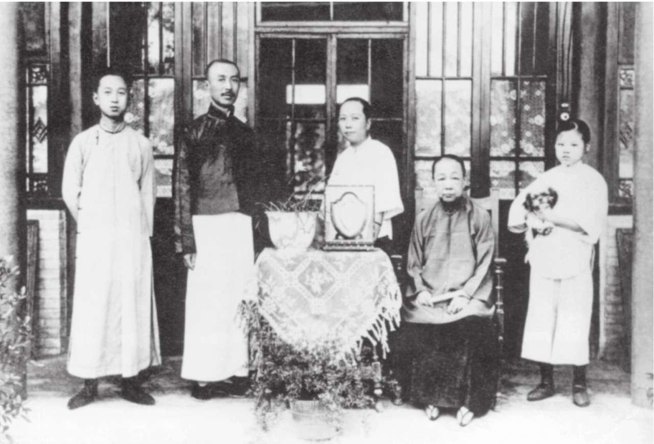 蒋英：嫁给干哥哥钱学森，培养学生李双江，这个女人到底多厉害？