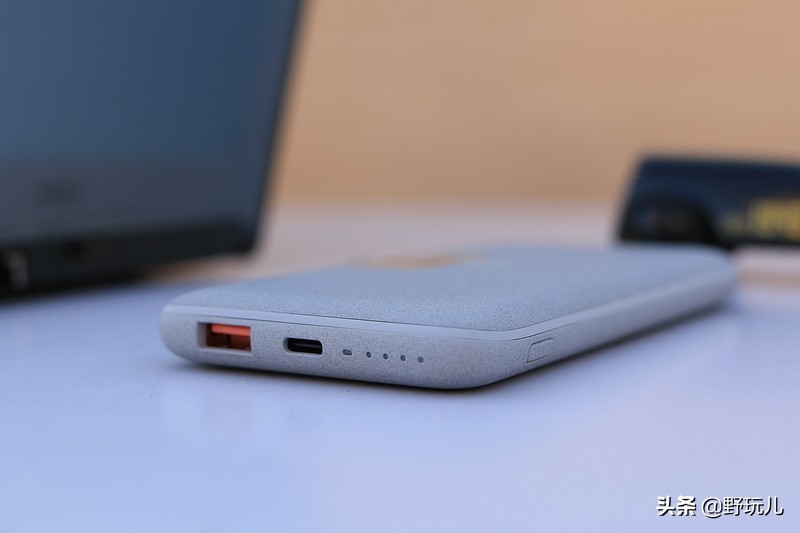 安卓手机背夹式充电宝测评,南卡无线充电宝pow-1和pow-2