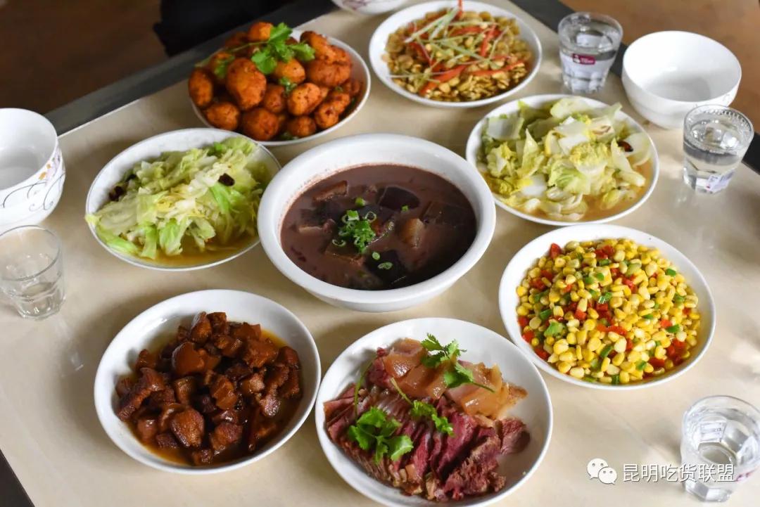 自驾29分钟到，昆明边大片红将军成熟可摘，1口糖心甜蜜又多汁