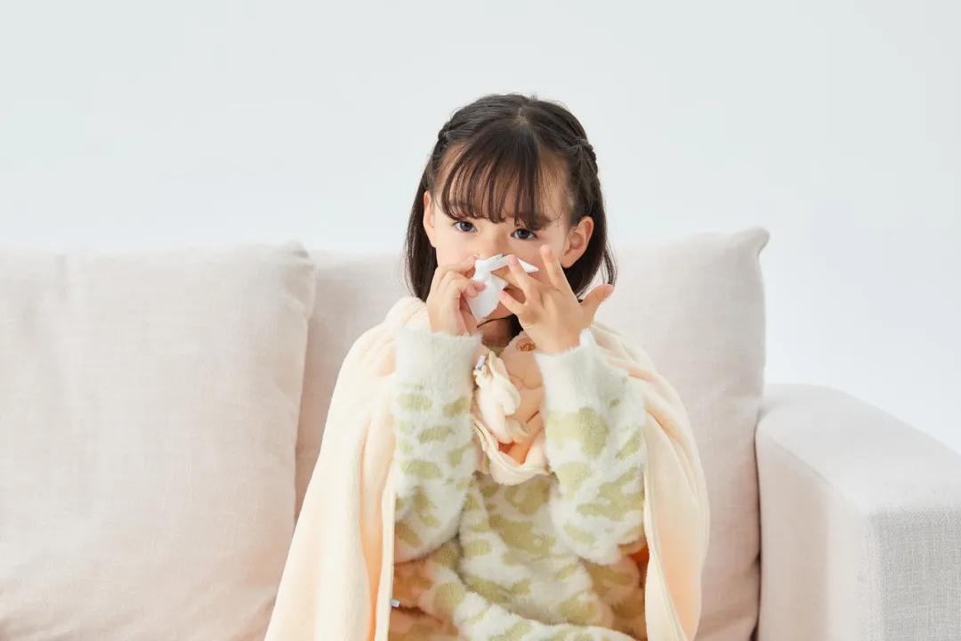 宝宝一觉醒来有鼻涕,孩子一觉醒来流鼻涕是感冒了吗