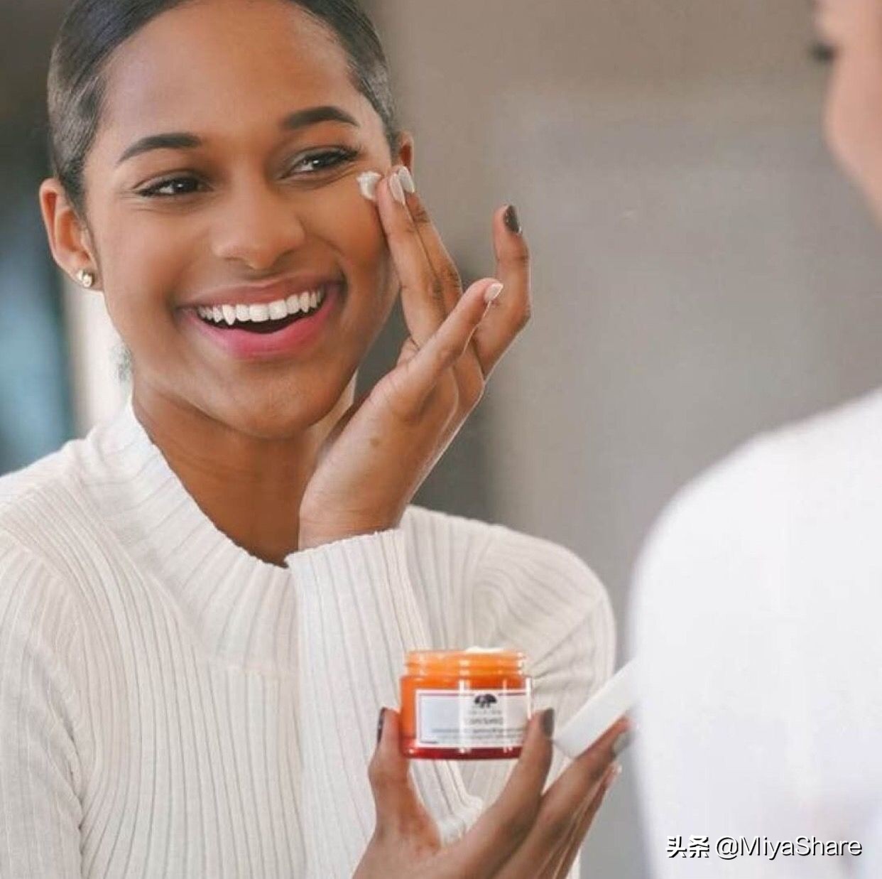 讲真,上了年纪维C精华真不能少!用和不用差别太大,看完就明白