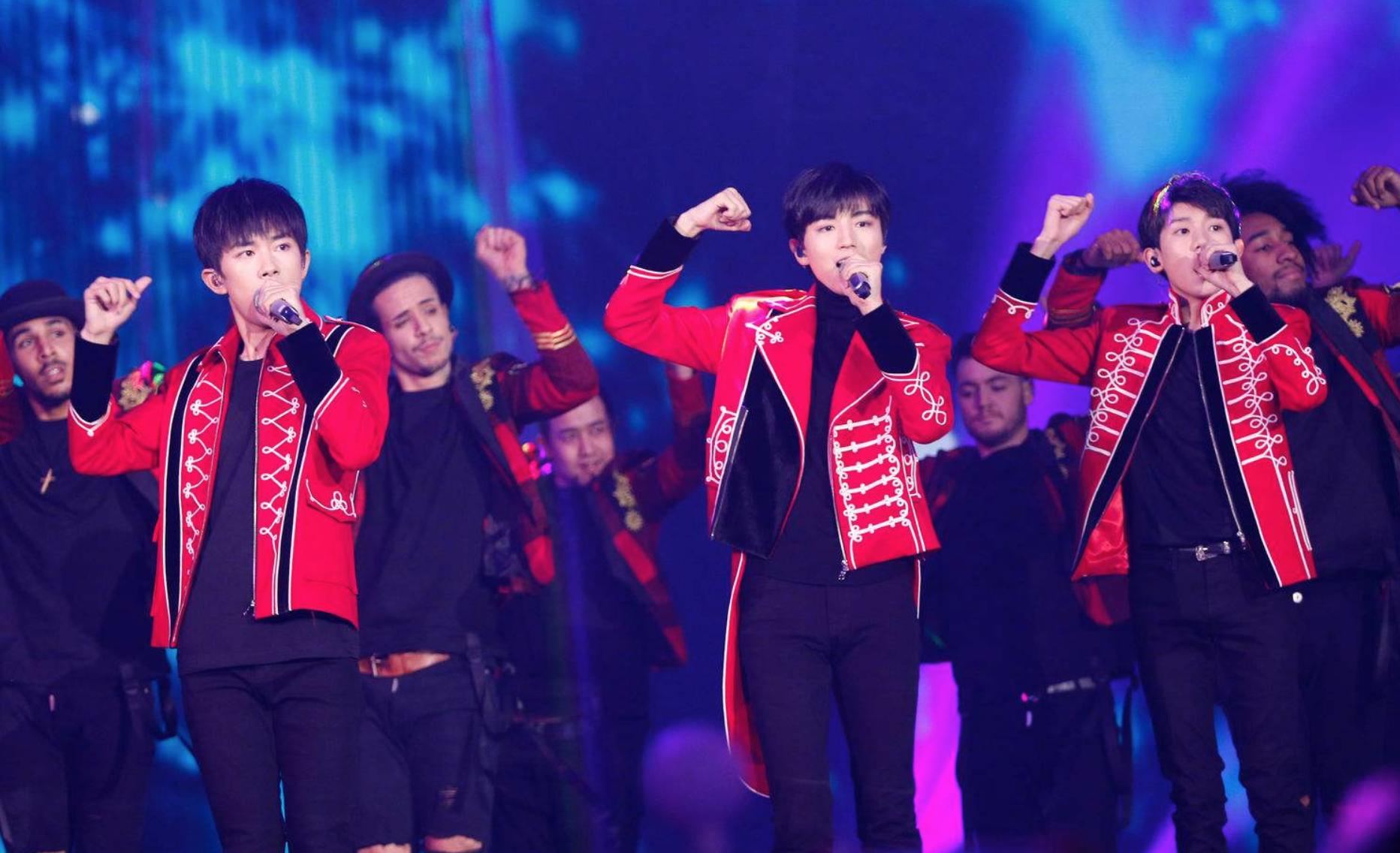 易烊千玺打游戏赢和输的状态,易烊千玺是演员歌手舞者原视频