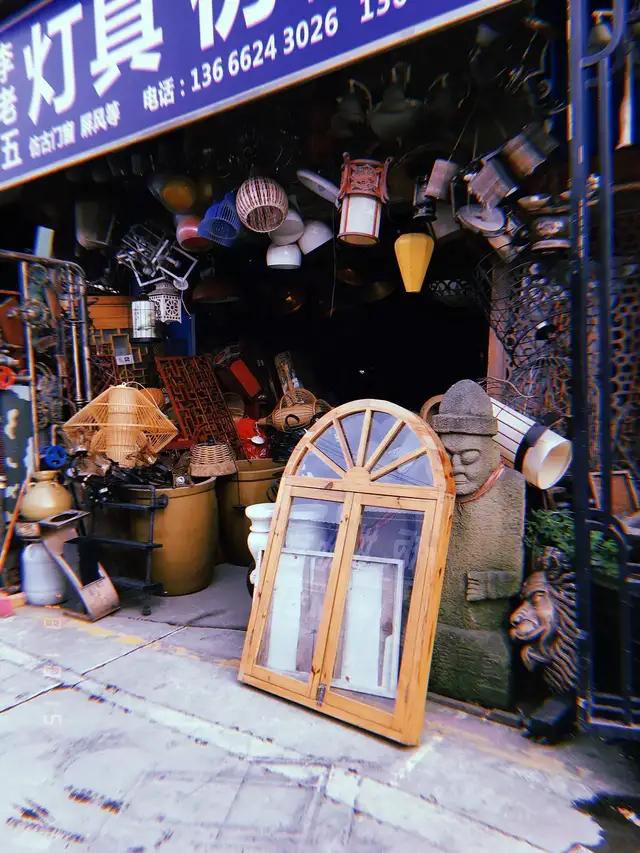 亮佳鸿华二手市场,亮佳鸿华二手市场周边美食