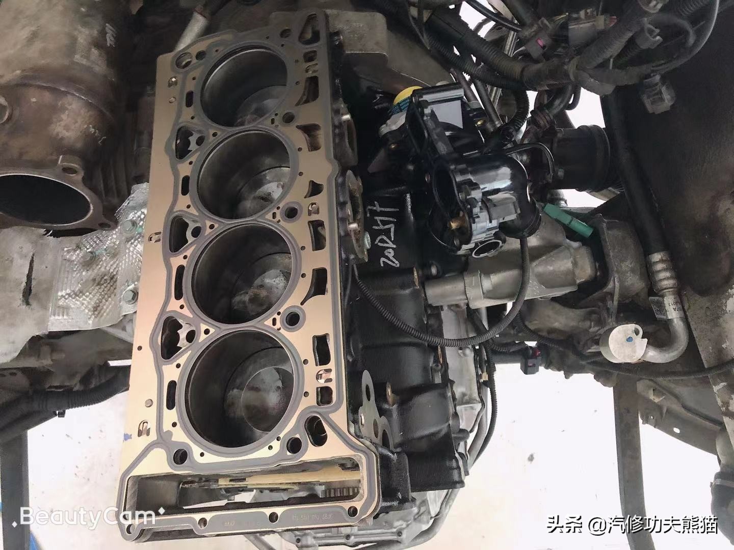 2013款奥迪a4l烧机油怎么解决,奥迪a4l突然全车无电是什么原因