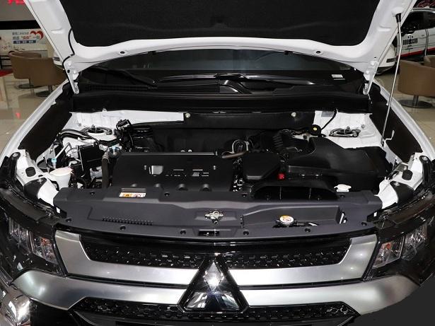 三菱欧蓝德对比探界者2.0,欧蓝德探岳对比