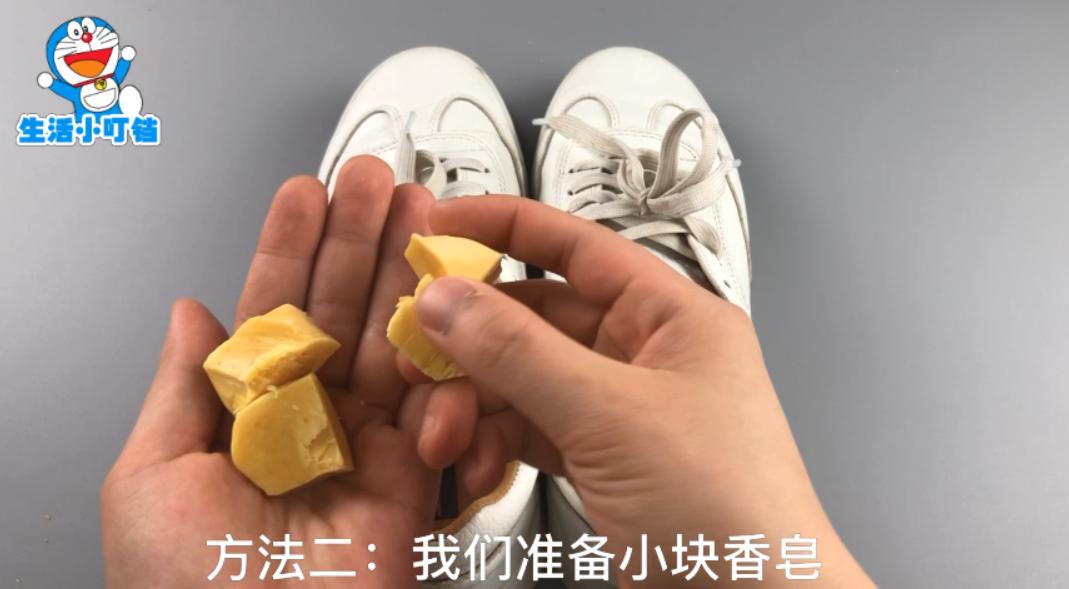 鞋里有汗臭味别着急？只需用这几招，不用刷洗轻松去除掉汗臭