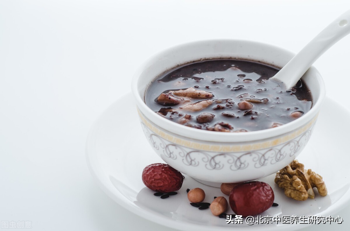 养生黑米米糊的做法,黑米养生八宝饭