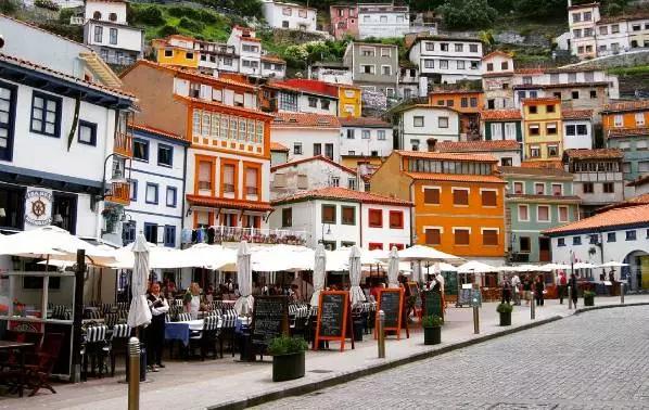 西班牙和法国交界的小镇,西班牙最美十大城市