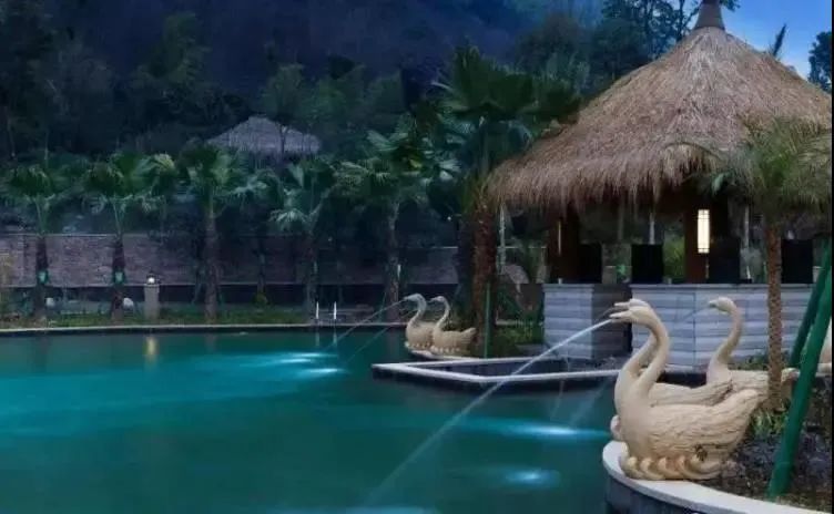 四川夏季适合泡天然温泉的地方,四川春节泡温泉推荐