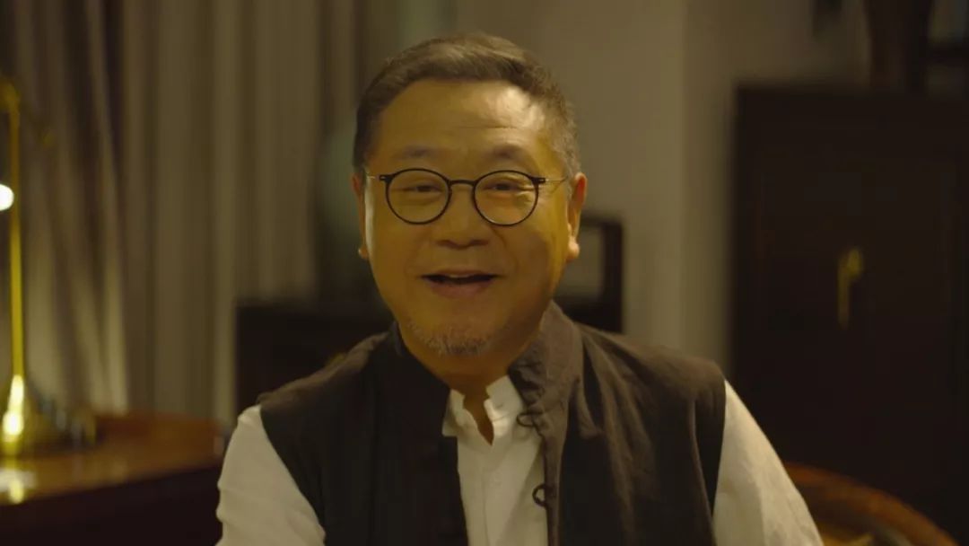 一个看似清清白白的大学教授，实则抛妻弃子、吃软饭、自私虚伪，范伟把这个中年油腻男演活了