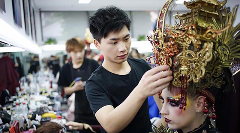 想当化妆师可以去哪里学化妆,想当化妆师需要学几年