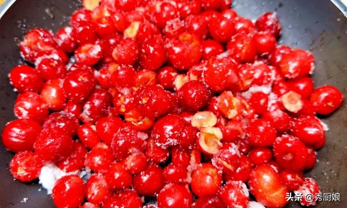 市场碰到此果别手软，营养极高，简单一煮放冰箱里，过6月就少了