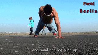 一个练肩的黄金动作,每天100个俯卧撑100个深蹲能增肌