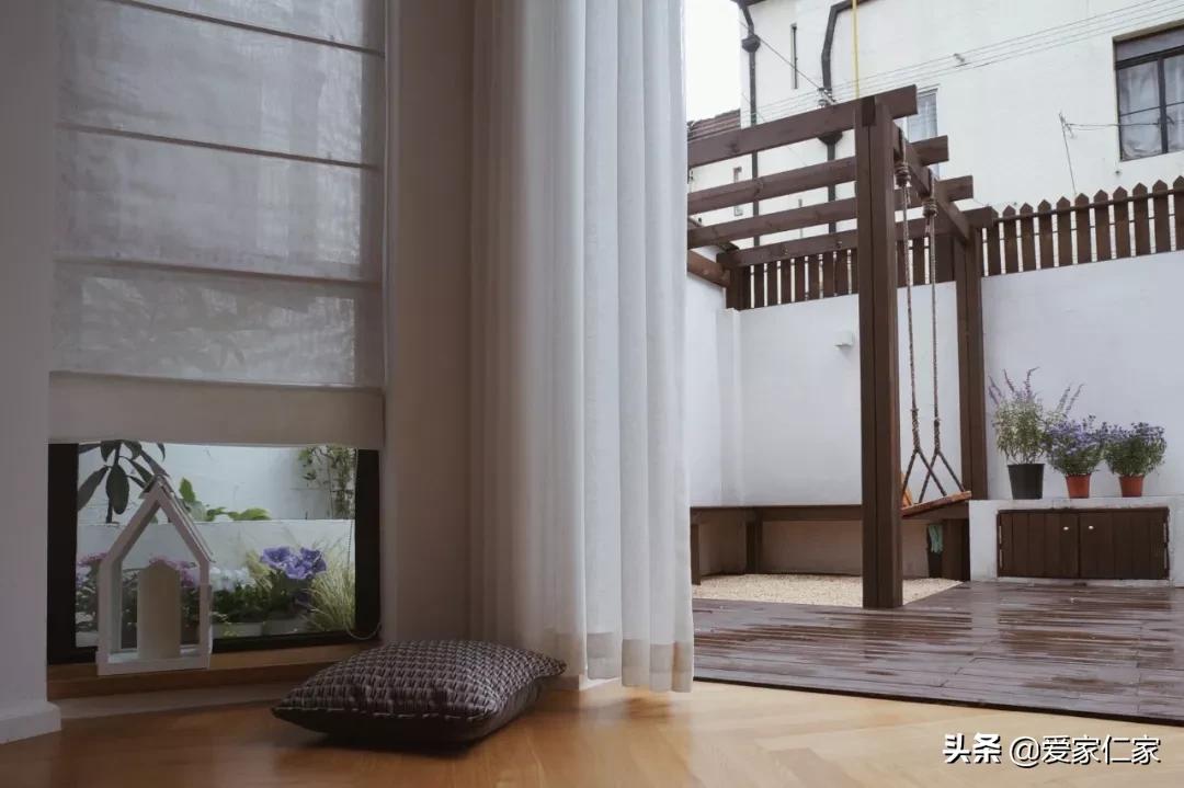 她买下32㎡上海老旧学区房，为女儿打造小桃园，20㎡超舒适大庭院