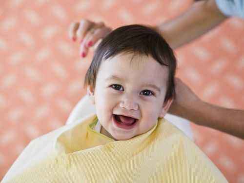 宝宝第一次理发选在什么时候？专家建议不要早于这个时间