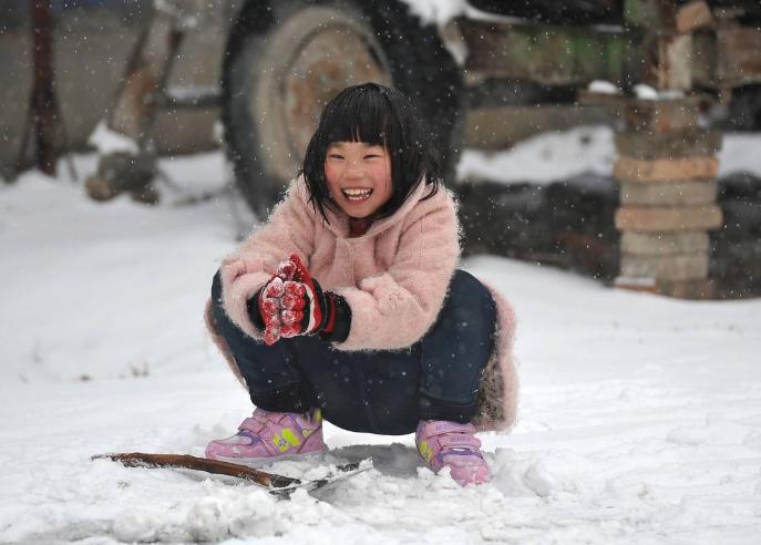 娃经常夹腿、摩擦*体下**，是性早熟？了解这些原因，避免惨剧发生