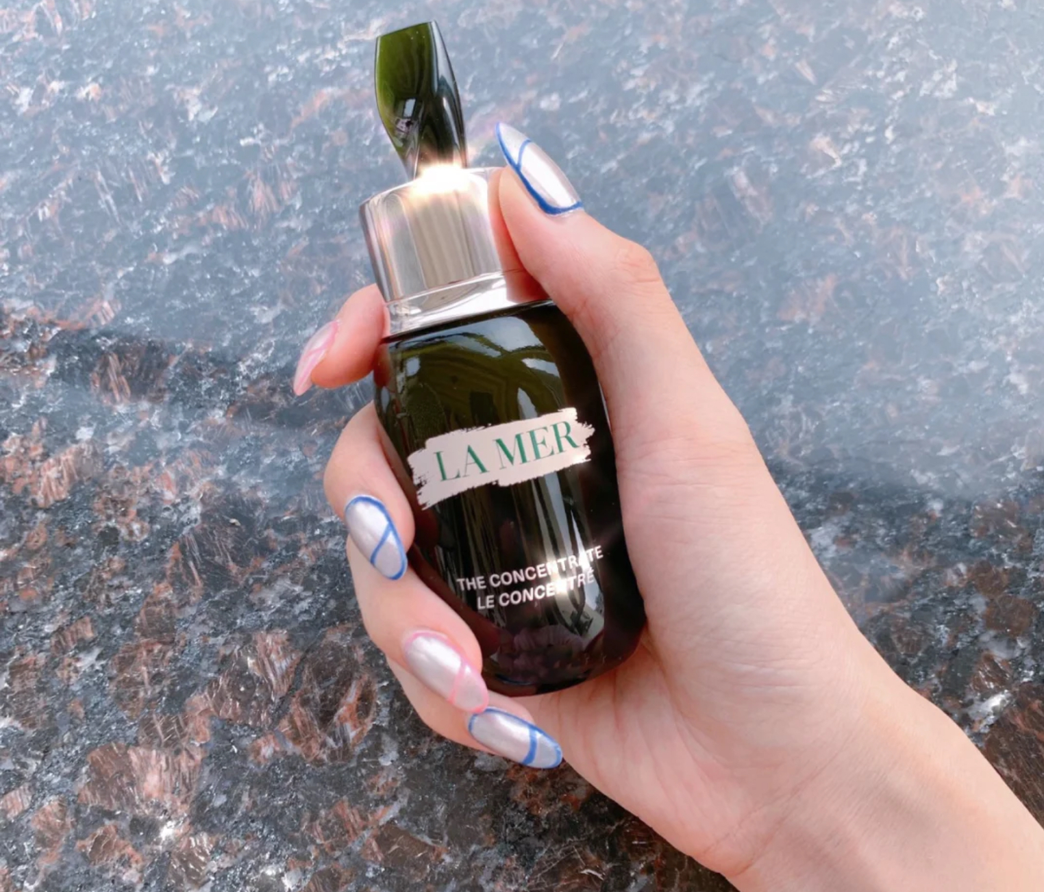 雅诗兰黛黑钻精华能淡斑吗,雅诗兰黛小棕瓶淡斑美白紧致精华