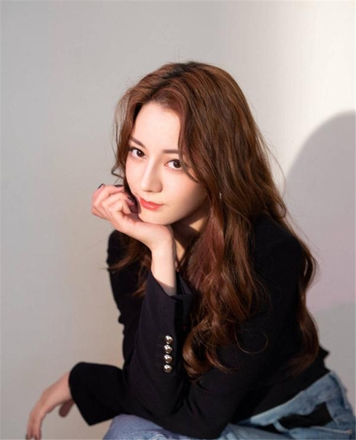 今年最流行的烫发发型40岁女人,短发烫发2021流行发型40-50岁