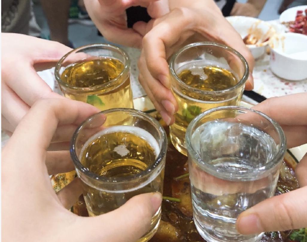 年轻人不会喝醉怎么办,年轻人不懂得喝白酒