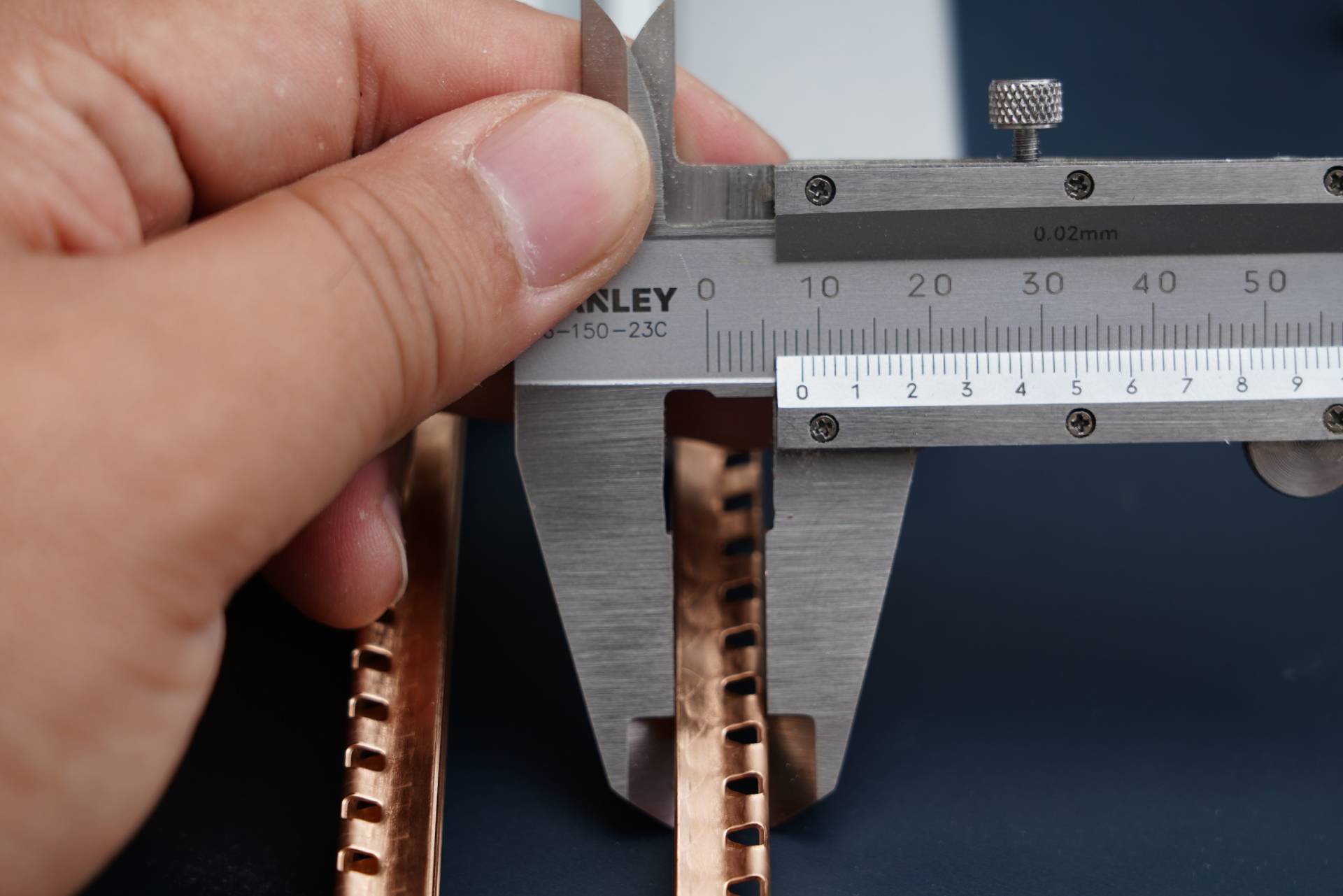 扩展式插座和轨道插座哪个好,嵌入式轨道插座和普通轨道插座