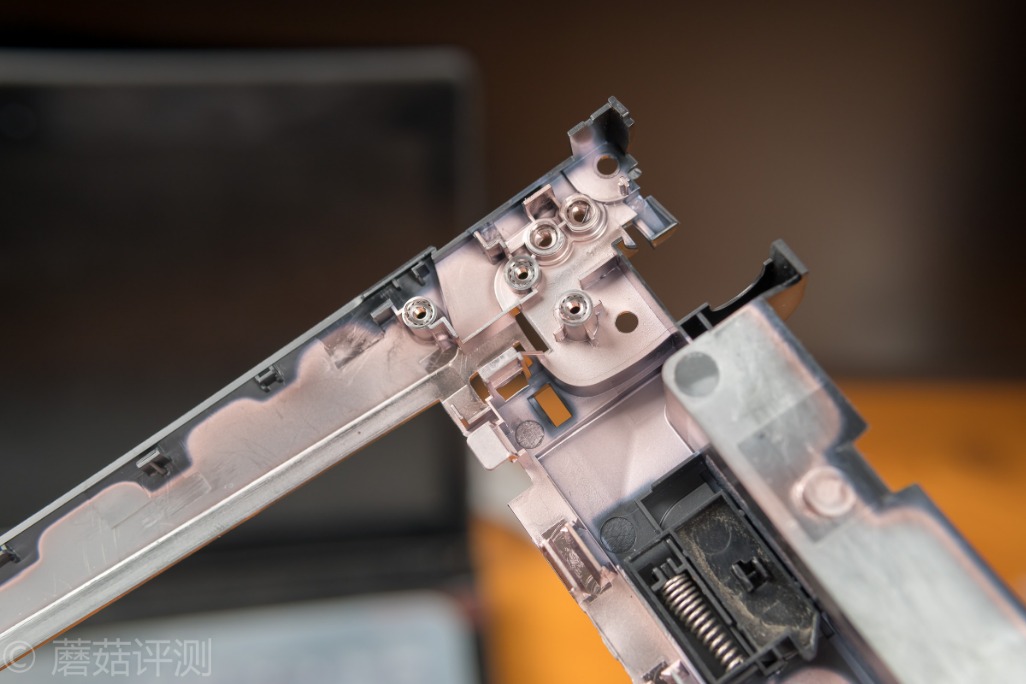 联想y400维修断轴,联想y400屏轴太紧