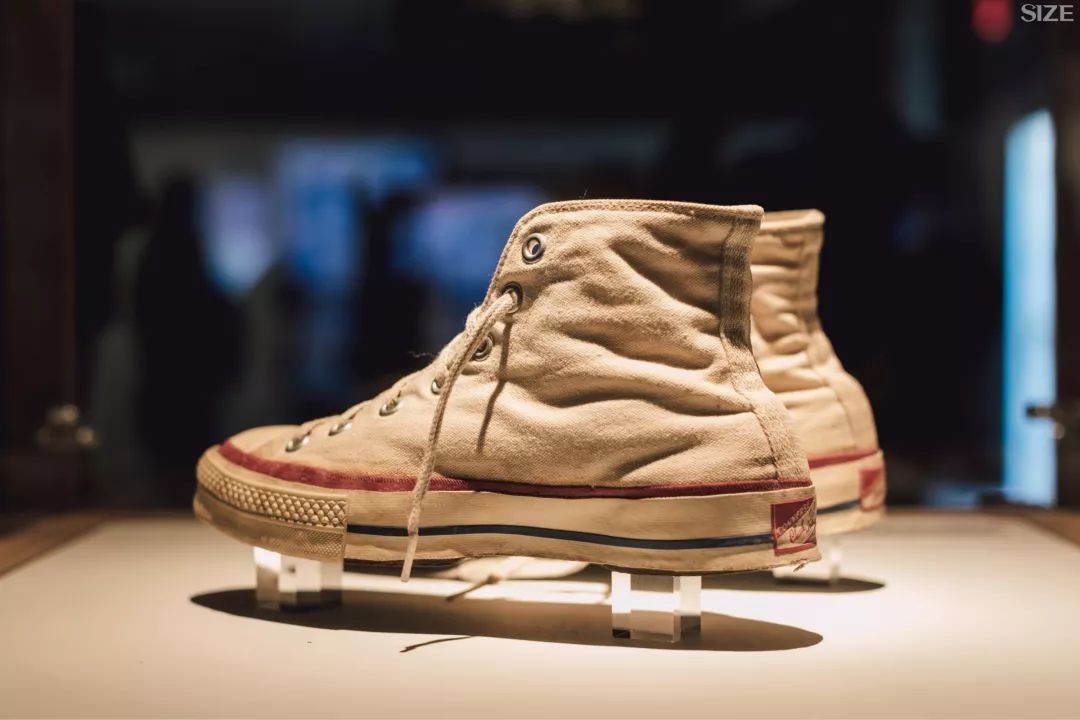 匡威是帆布鞋的鼻祖吗,匡威最早的帆布鞋款式