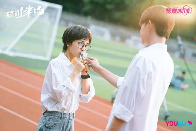 校园青春剧机智的上半场,七月与安生陈都灵沈月闺蜜