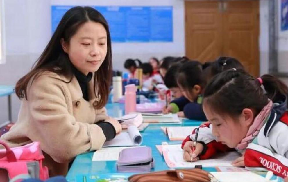 家长不想支付补课费，并向教育局举报，学生开学后悔之晚矣