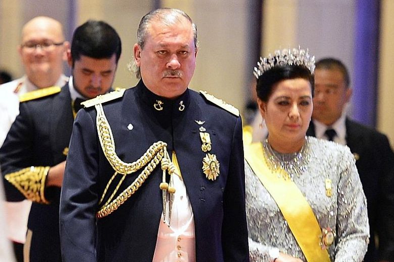 马来西亚国王礼服,马来西亚王室皇冠