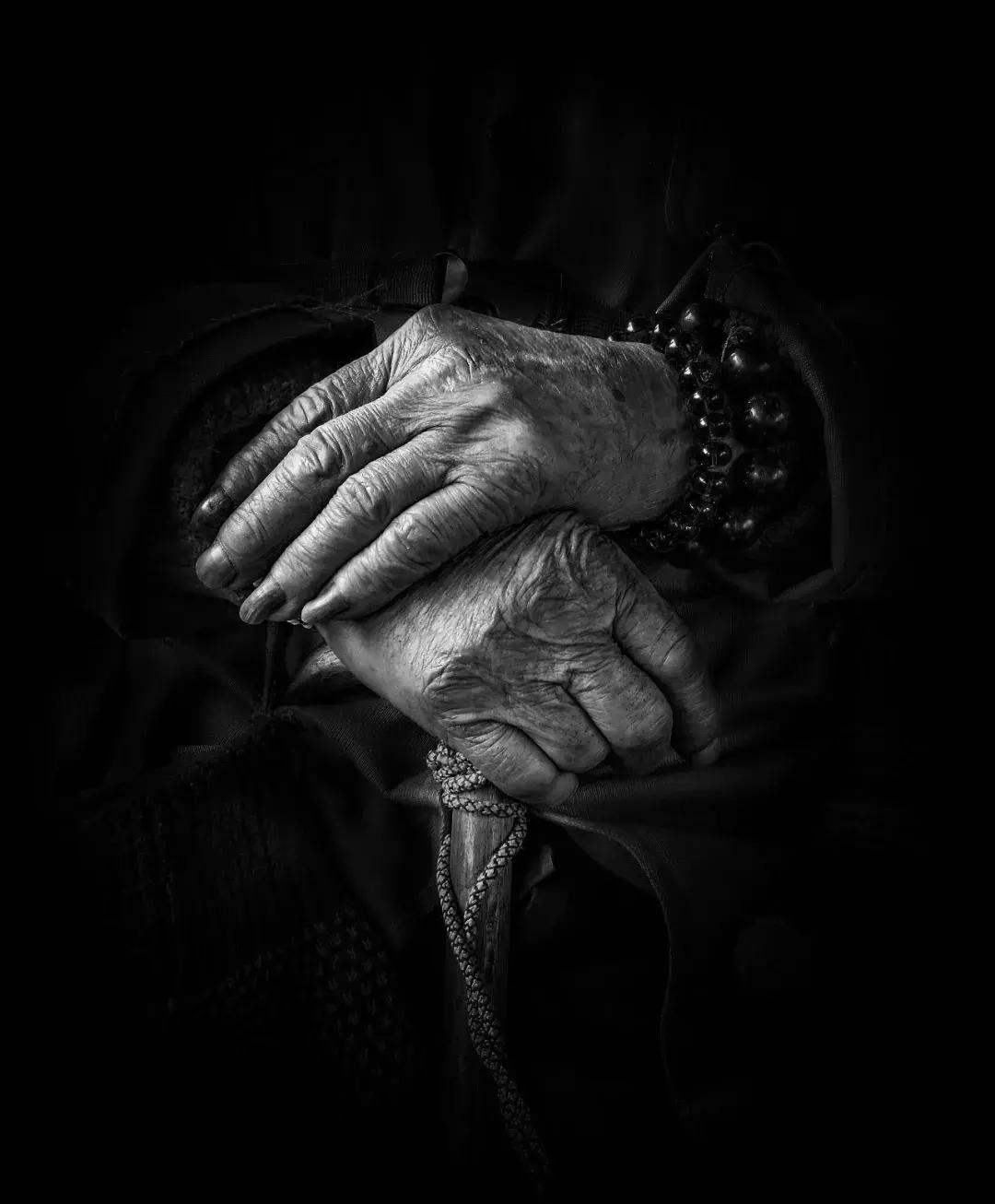 手机也能拍出黑背景，在家就能拍出摄影棚的感觉