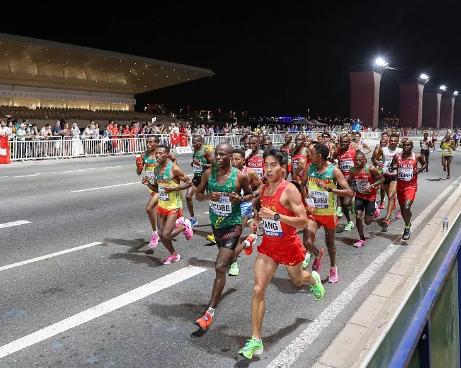 跑狐周记｜世锦赛中国队创26年最佳大学生跑步为祖国庆生