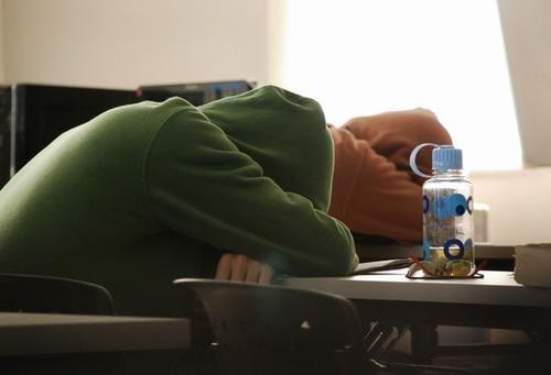 对不做作业的学生应该怎么办,对不听课的学生怎么办