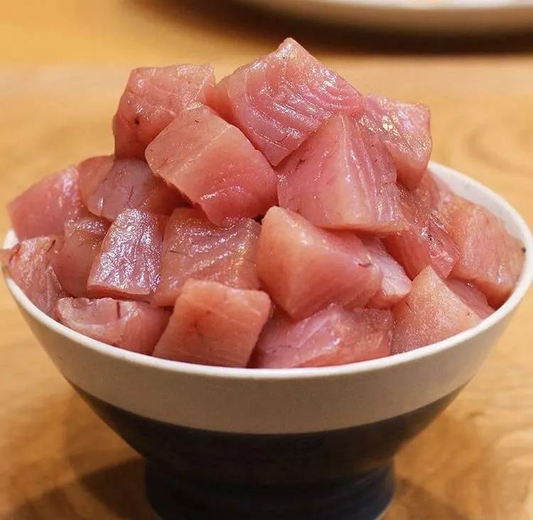 100日元在日本吃一天,100日元在日本吃寿司