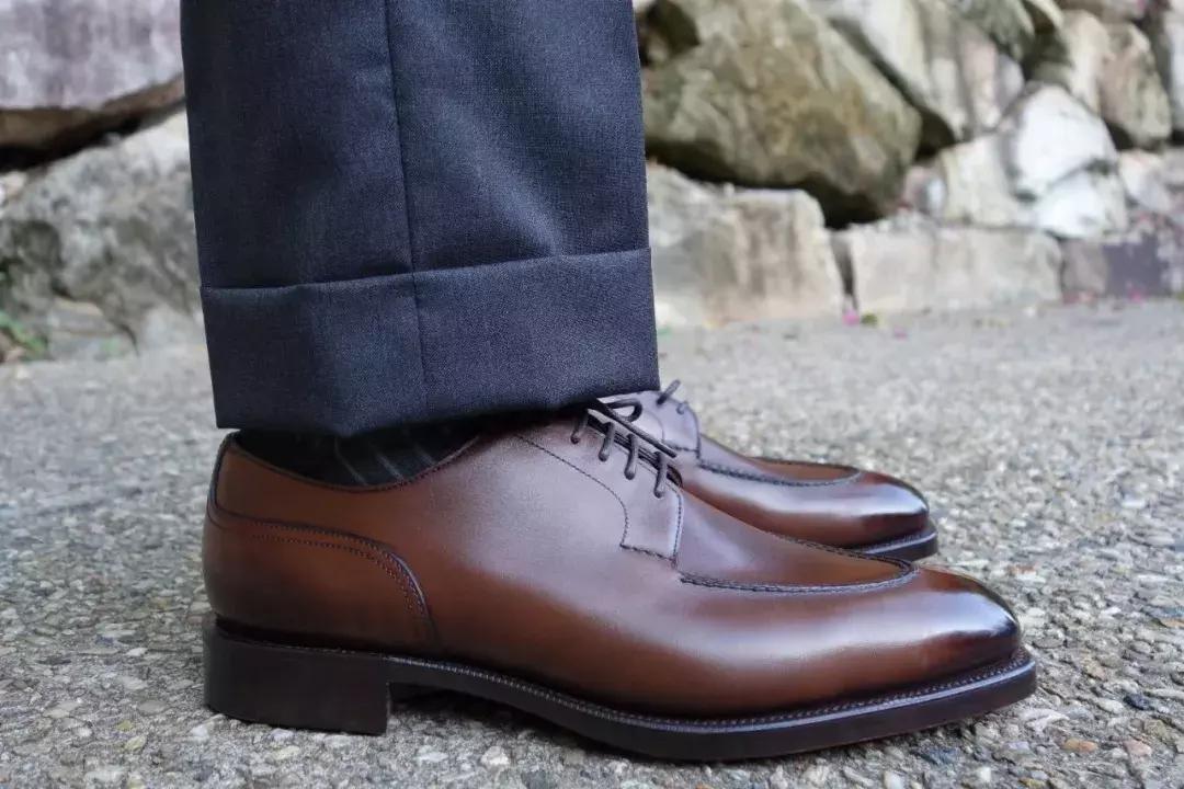 脚大不穿尖头皮鞋,脚大不怕鞋松