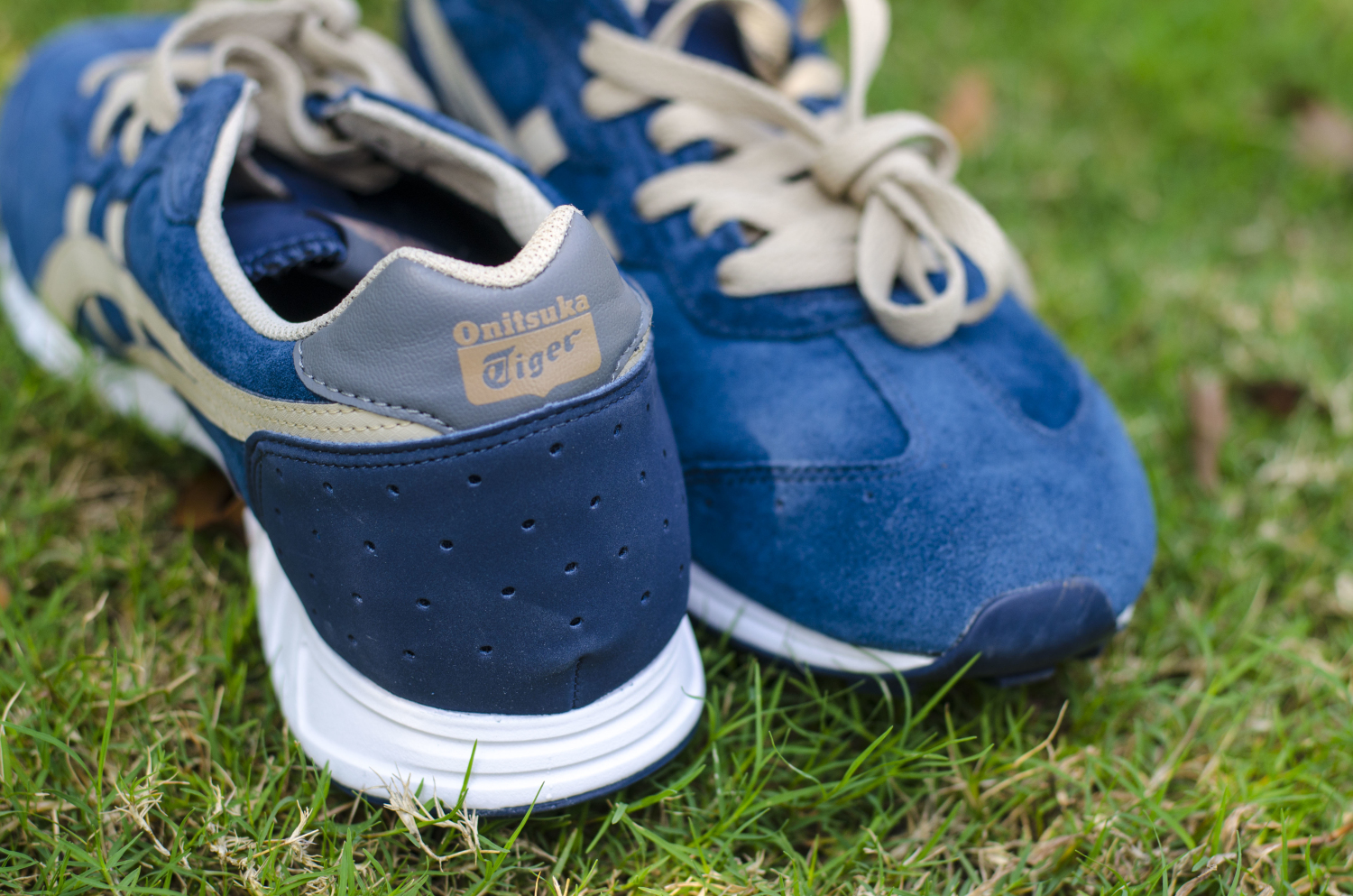 鬼塚虎休闲运动鞋子,鬼冢虎官方旗舰店鞋子什么颜色好