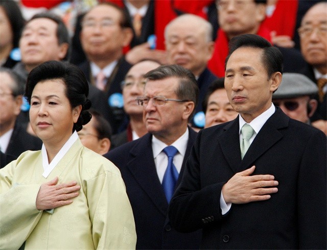 韩国前总统李明博出狱,韩国前总统李明博被判17年