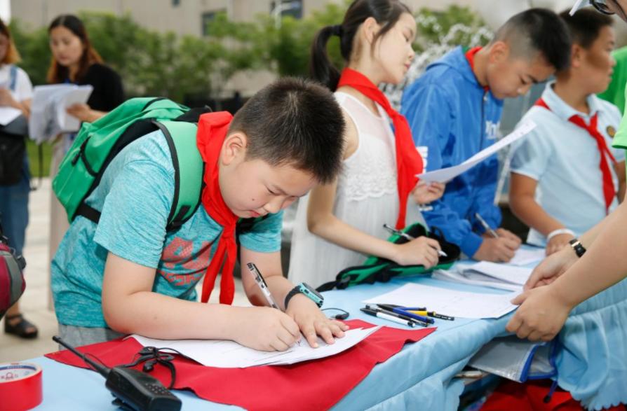 名媛速成班小孩,少儿名媛速成班走红10天收费10万