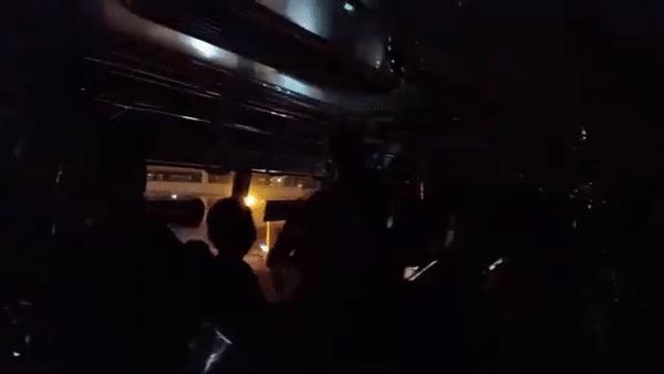 一大波视频+动图，带你感受地铁大瘫痪后的新加坡人人从从从众