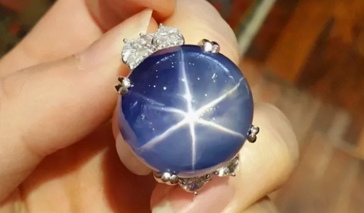 为什么英国总是把蓝宝石作为婚戒,王室贵族是如何挑选结婚戒指的